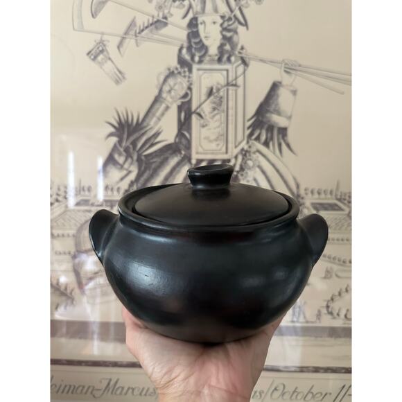La Chamba black clay pot with lid - Picture 2 of 16